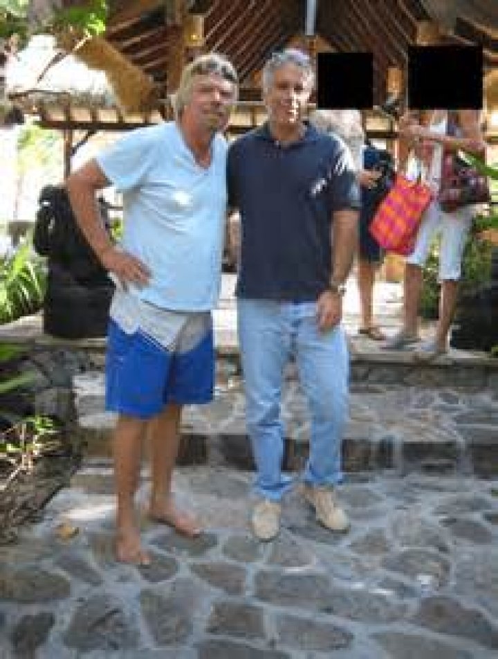 17 A-List Celebs Who (Almost) Always Fly Coach