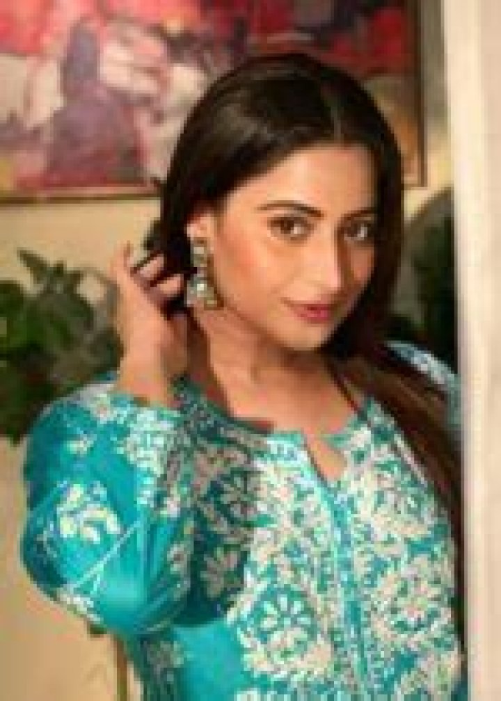 Aishwarya Sharma Height, Weight, Age, Family, Biography