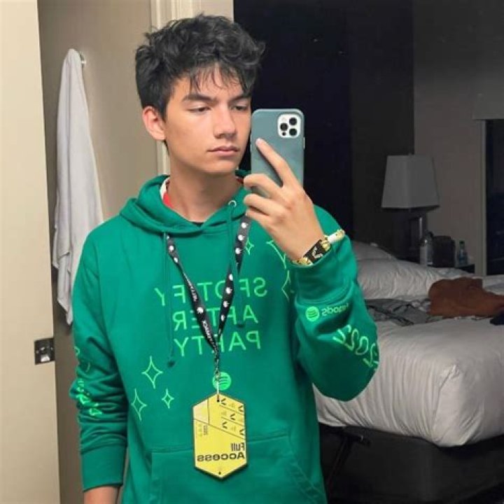 Andrew Burriss Height, Weight, Age, Girlfriend, Facts, Biography