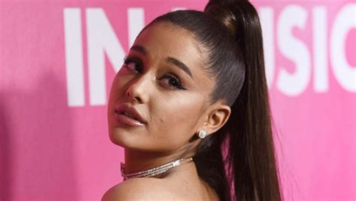 Ariana Grande Ditches Ponytail & Shows Off Her Naturally Curly Bob & Fans Freak Out: She’s ‘Adorable’