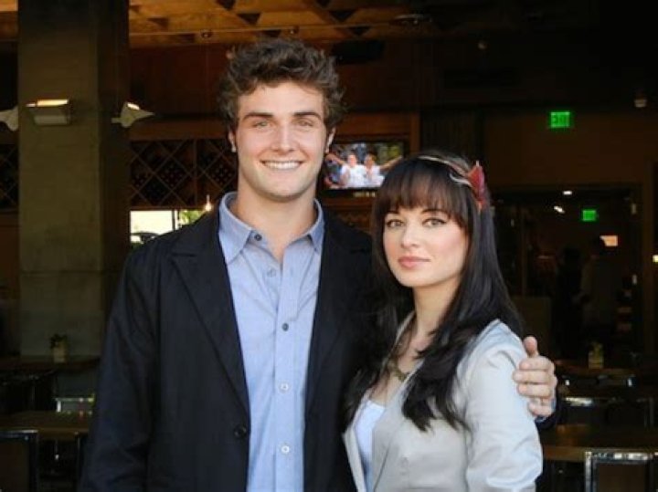 Ashley Rickards Height, Weight, Age, Boyfriend, Family, Facts, Biography