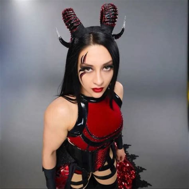 Beth Phoenix Bio - married, affair, salary, net worth, spouse, children, divorce, husband, relationship, career