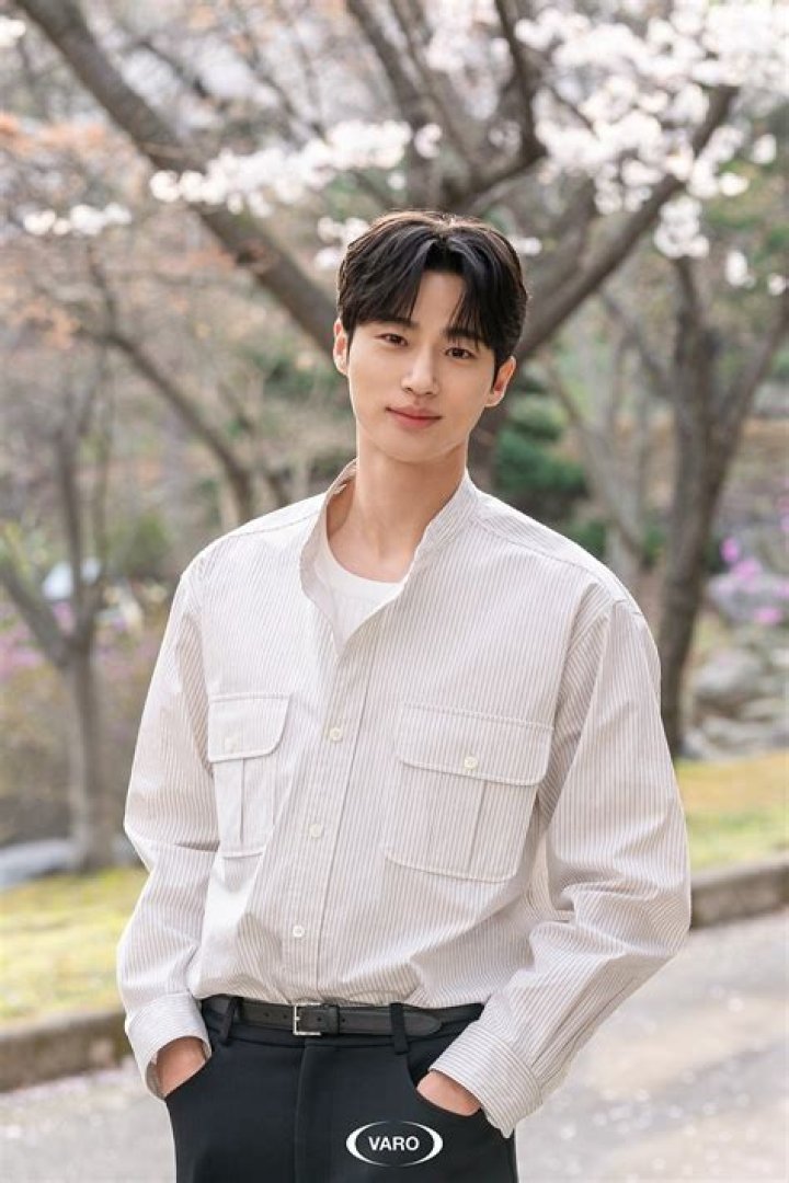Byun JungHa Height, Weight, Age, Body Statistics
