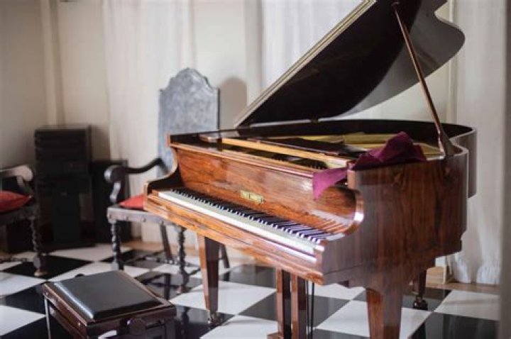 Can Bruno Mars Play Piano?