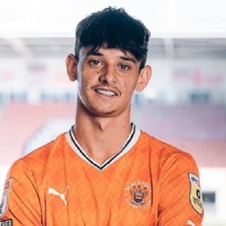 Charlie Patino early age, net worth, salary, wiki, stats, parents, nationality, transfe, fifa, instagram