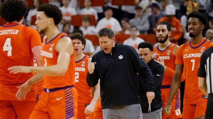 College basketball coach Brad Brownell net worth and salary in 2021? Is he married?