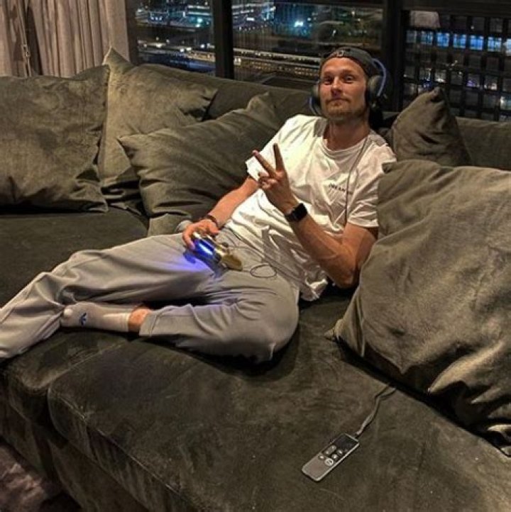 Daley Blind | Salary, Net Worth, Wife, Son, Parents, Stats, Instagram, Transfermrkt, FIFA 22, Dad