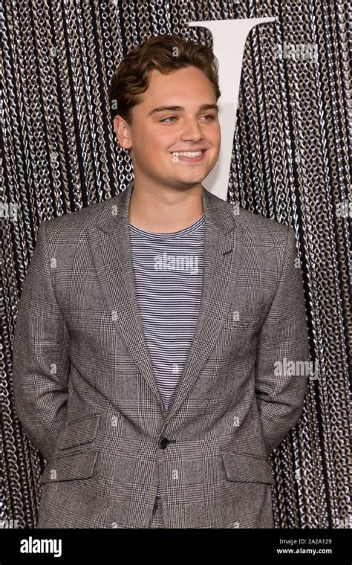 Dean-Charles Chapman Height, Weight, Age, Girlfriend, Family, Biography