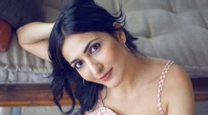 Eisha Chopra Height, Weight, Age, Body Statistics