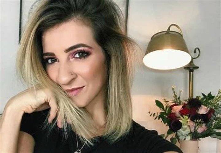 Gabbie Hanna Height, Weight, Age, Boyfriend, Family, Biography