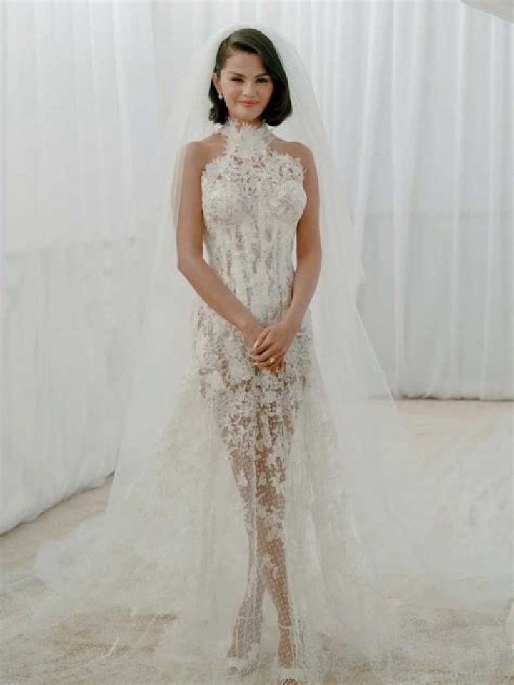 GMA STAFF, SELENA GOMEZ, CAKE – Celeb Secrets