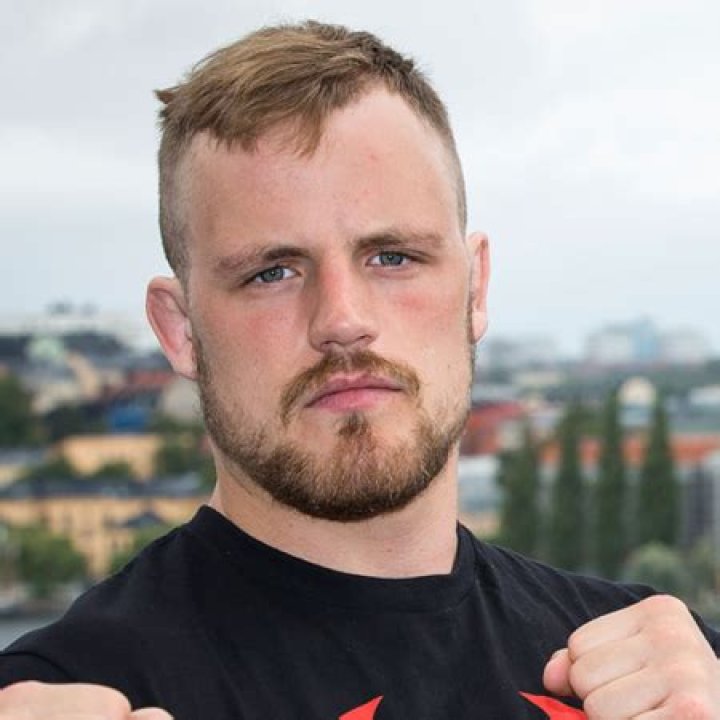 Gunnar Nelson Bio, Biography, wiki, MMA, Net Worth, Salary, Weight class, Rank, girlfriend, height, weight