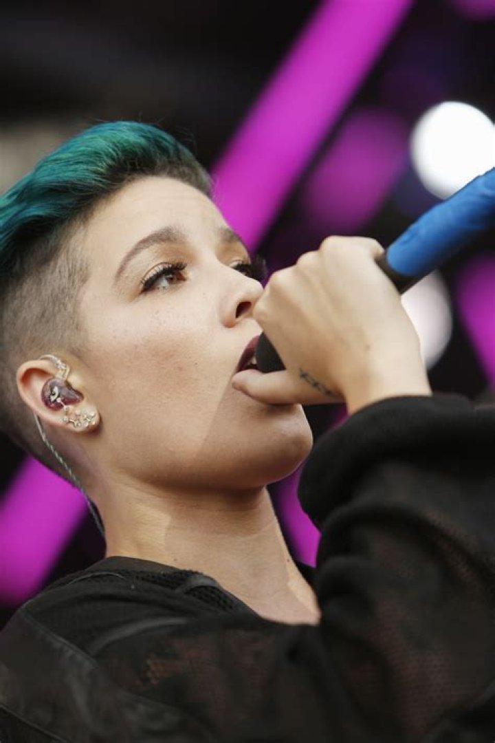 Halsey – Celeb Secrets