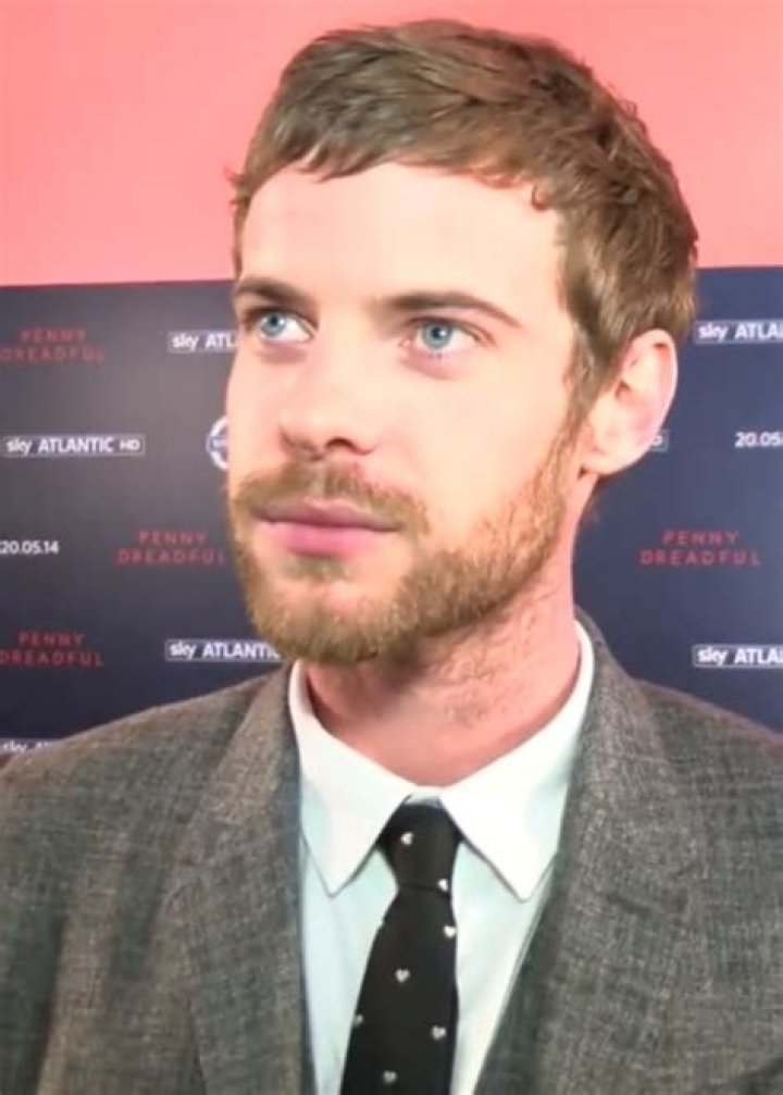 Harry Treadaway Height, Weight, Age, Girlfriend, Family, Facts, Biography