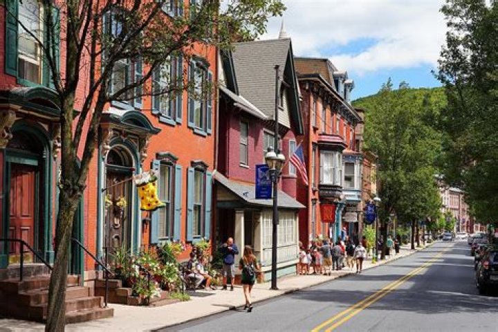 Here Are The 15 American Small Towns That Are Home To The Most Millionaires