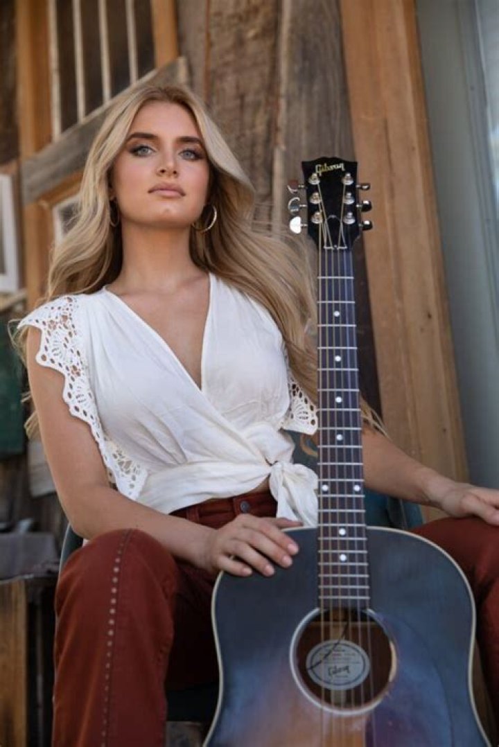 Hot New Artist SIENA is Trailblazing Country Music With New Single “Restless Wind” (Exclusive) – Celeb Secrets