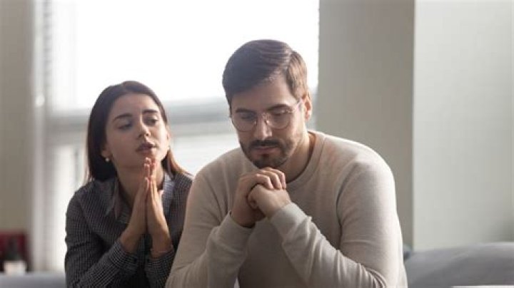 How to Apologize to a Friend, According to Relationship Experts