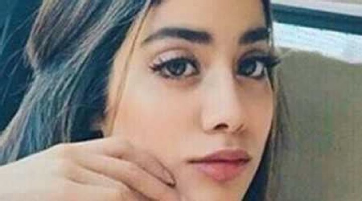 Janhvi Kapoor Height, Weight, Age, Boyfriend, Family, Facts, Biography