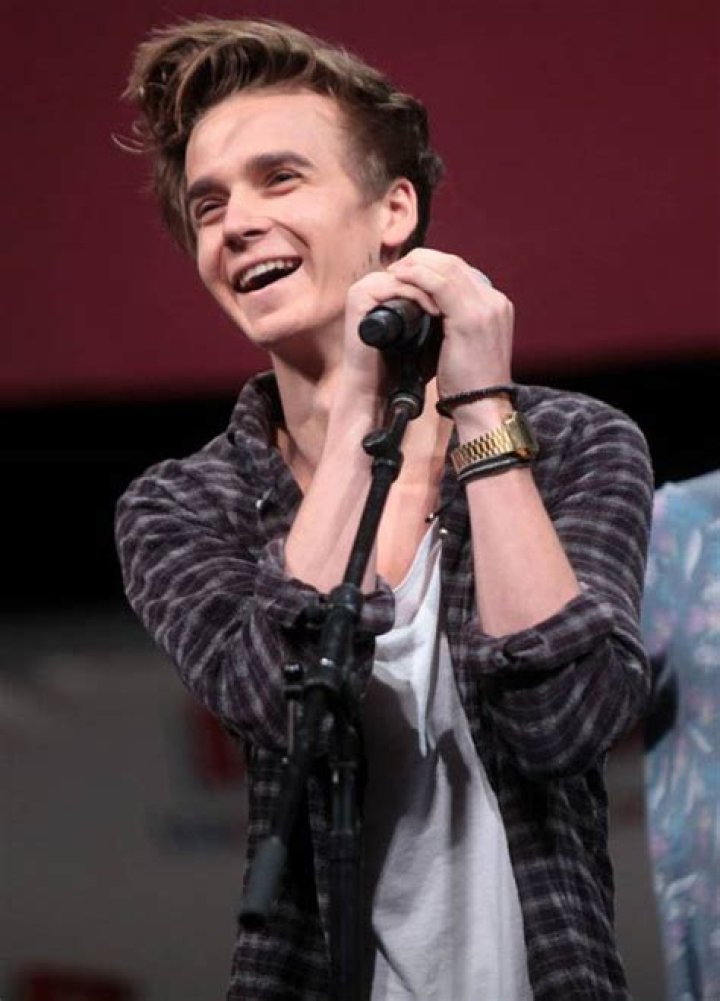 Joe Sugg Height, Weight, Age, Girlfriend, Family, Facts, Biography