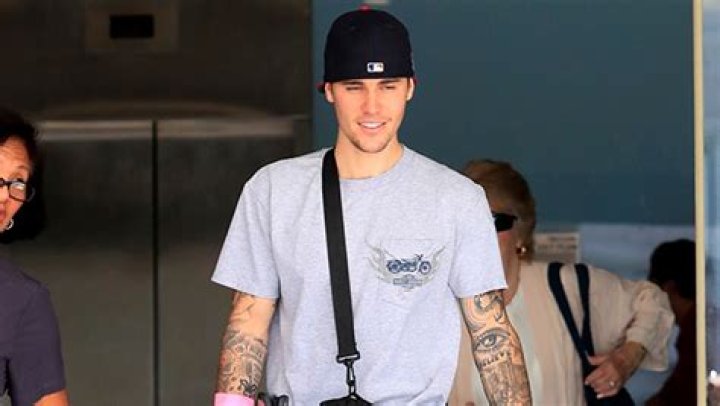Justin Bieber Rocked Crocs & Fans Are Here For It — See Photo – Hollywood Life