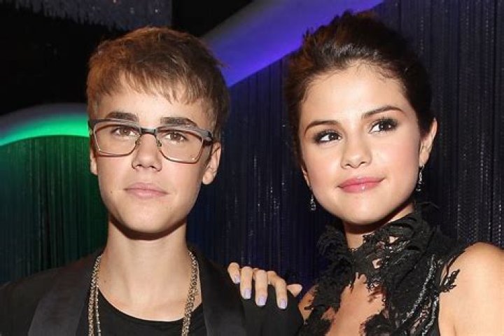 Justin Bieber & Selena Gomez: He Wants Her To Sacrifice Her Career To Be His Girlfriend