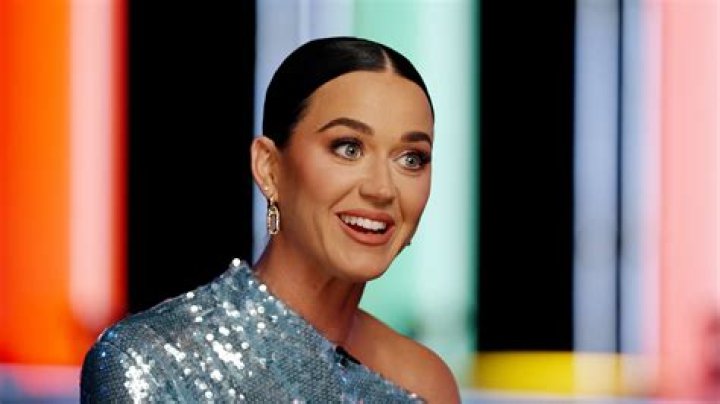 Katy Perry Looks Ready To Give Birth Showing Big Bump In Striped Dress While Shopping — Pics