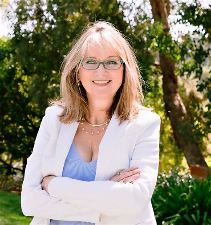 Kelly Lynch Net Worth | Celebrity Net Worth