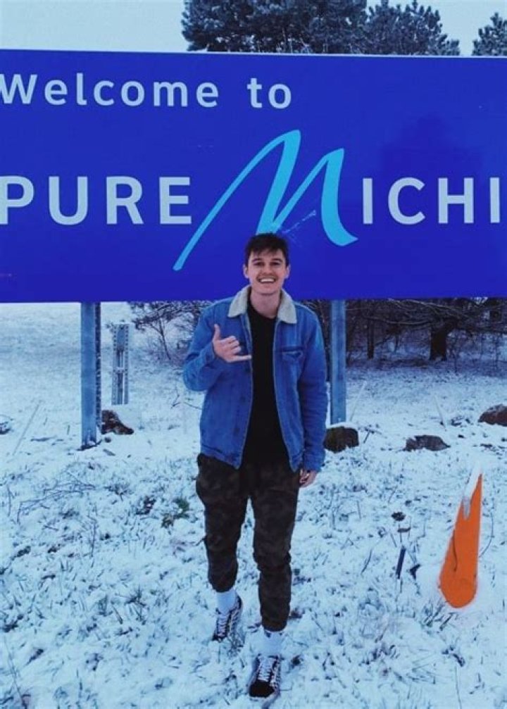 Kenny Holland Height, Weight, Age, Spouse, Family, Facts, Biography