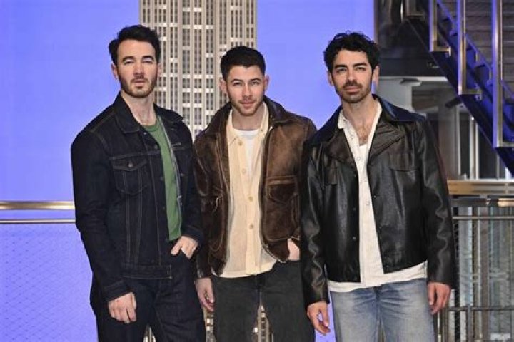 Kevin Jonas Has a Hilarious Jonas Brothers Exchange with Microsoft AI Zo – Celeb Secrets