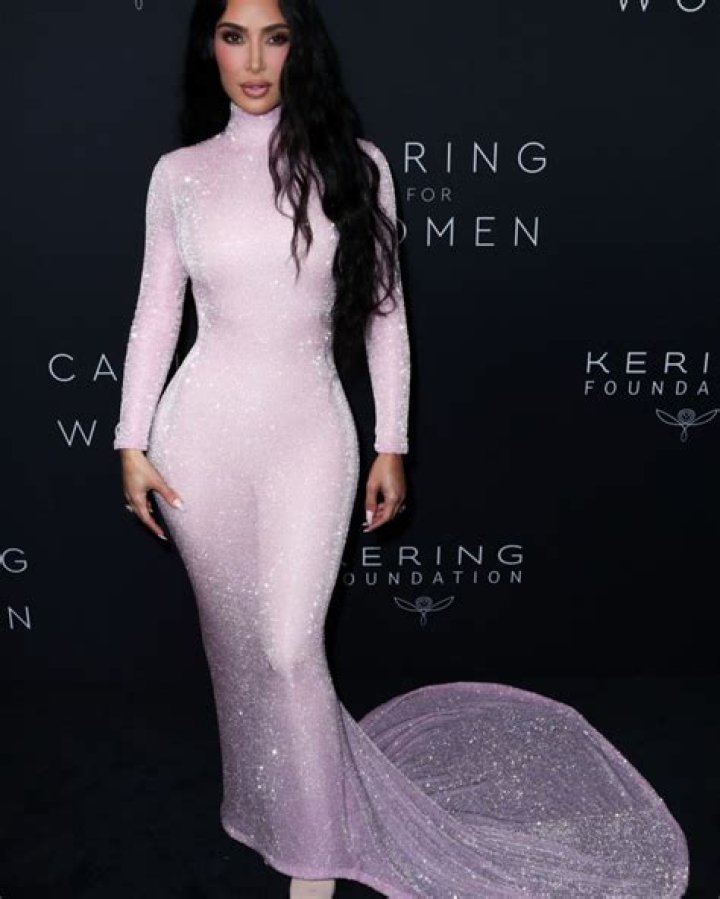 Kim Kardashian Rocked a Pink Bra and Underwear in Sexy Mirror Selfies – Hollywood Life