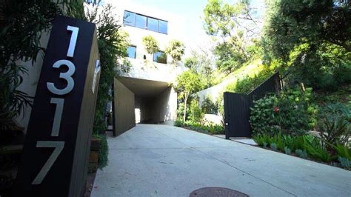 Kylie Jenner And Travis Scott Seek $22 Million For Their Beverly Hills Starter Mansion