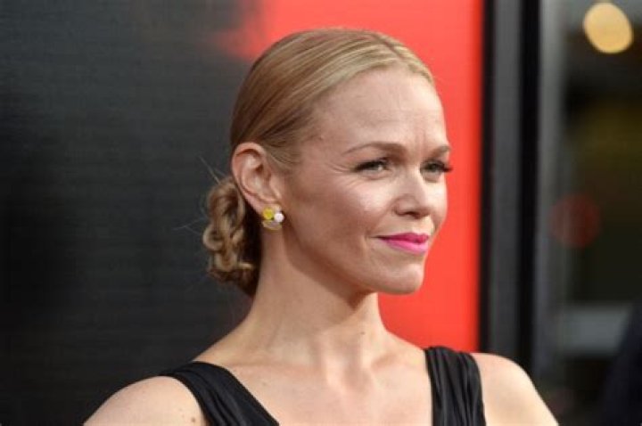 Lauren Bowles Net Worth | Celebrity Net Worth