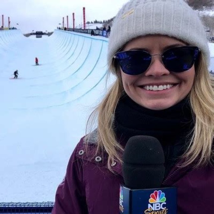 Lauren Gardner Bio, salary, Net worth, affair, Married, Boyfriend, Sportscaster, CBS Sports, Career highlights