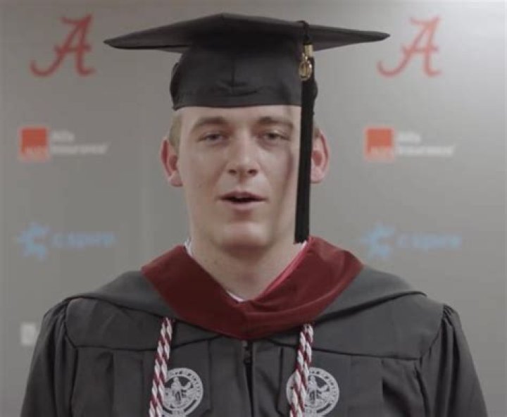 Mac Jones Height, Weight, Age, Girlfriend, Family, Biography, Facts