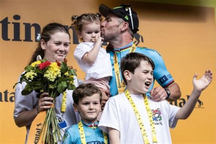 Mark Cavendish Bio, Age, Net Worth, Salary, Career Stats, Wife, & Children