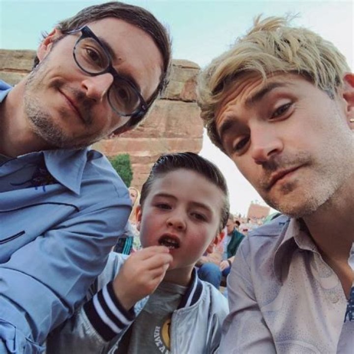 Matt Dallas Height, Weight, Age, Spouse, Children, Facts, Biography
