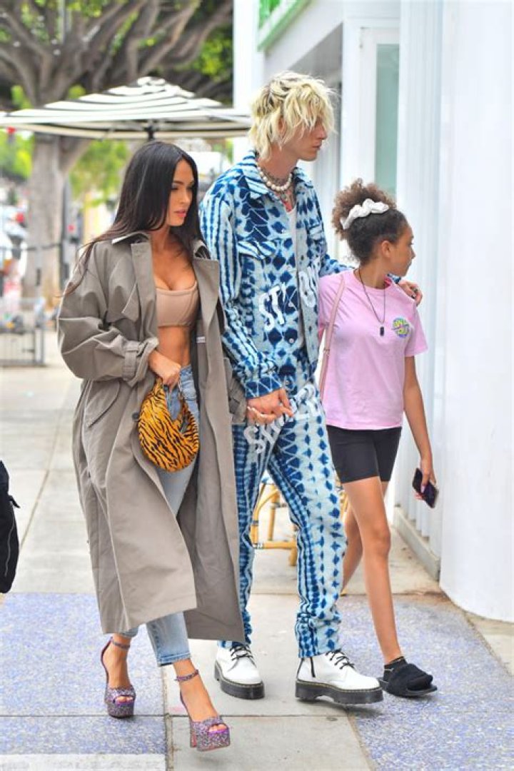 Megan Fox Joins Machine Gun Kelly & His Daughter Casie For Dinner Date – Hollywood Life