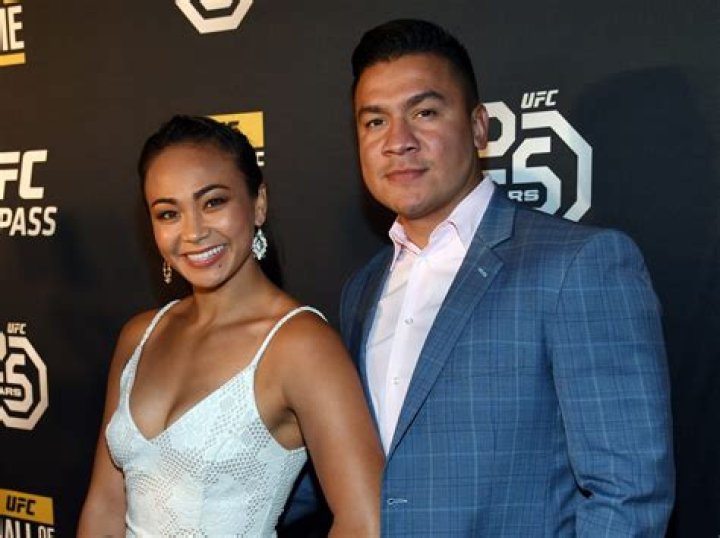 
Michelle Waterson AKA The Karate Hottie's Married Life with Former Marine Joshua Gomez, Get To Know Karate Hottie's Husband And Daughter