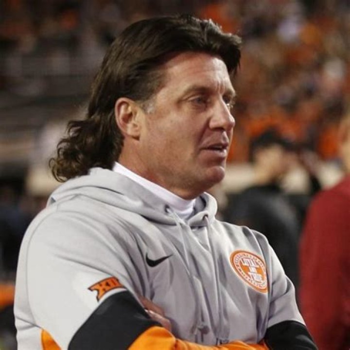 Mike Gundy Age, Bio, Net Worth, Salary, Contract, Coaching, Wife, & Sons