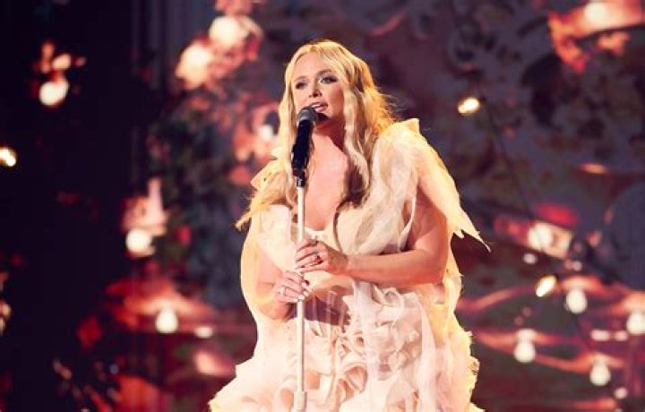 Miranda Lambert Divides Fans After Halting Show Due to Selfies Being Taken