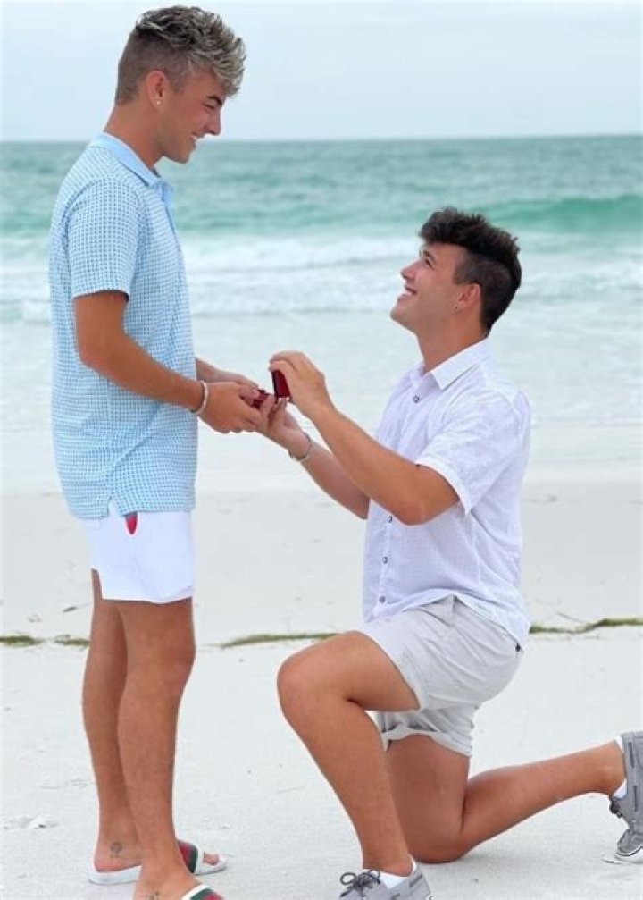 Nick Horton Height, Weight, Age, Boyfriend, Family