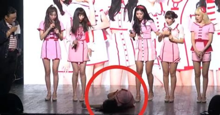 One Of His Girls Collapses During Rose Ceremony – Hollywood Life