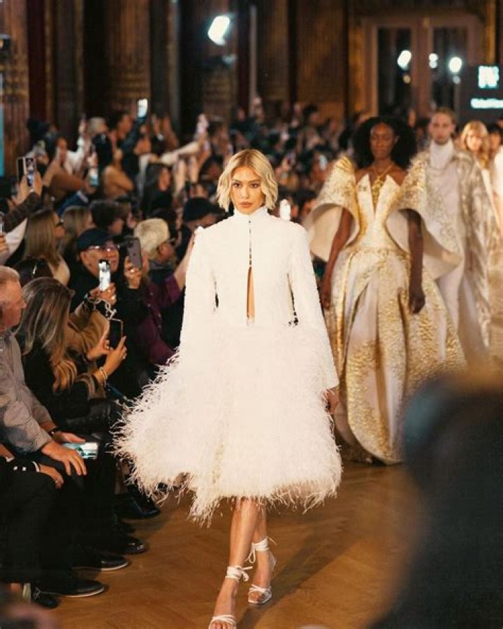 Paris Fashion Week Runway Models — Pics – Hollywood Life