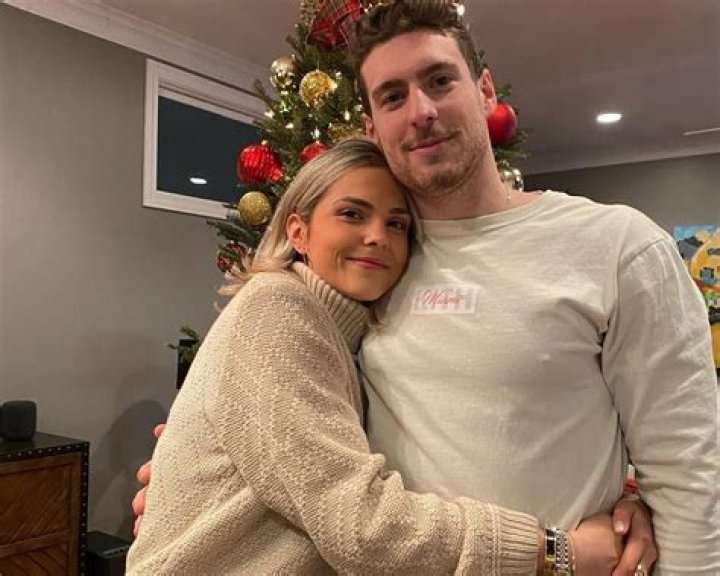 Pierre-Luc Dubois Contract, Salary, and Net worth; Who is Dubois' Girlfriend?