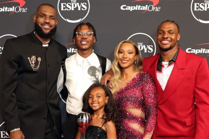 
Popular NBA Player LeBron James Married Life With Wife Savannah Brinson