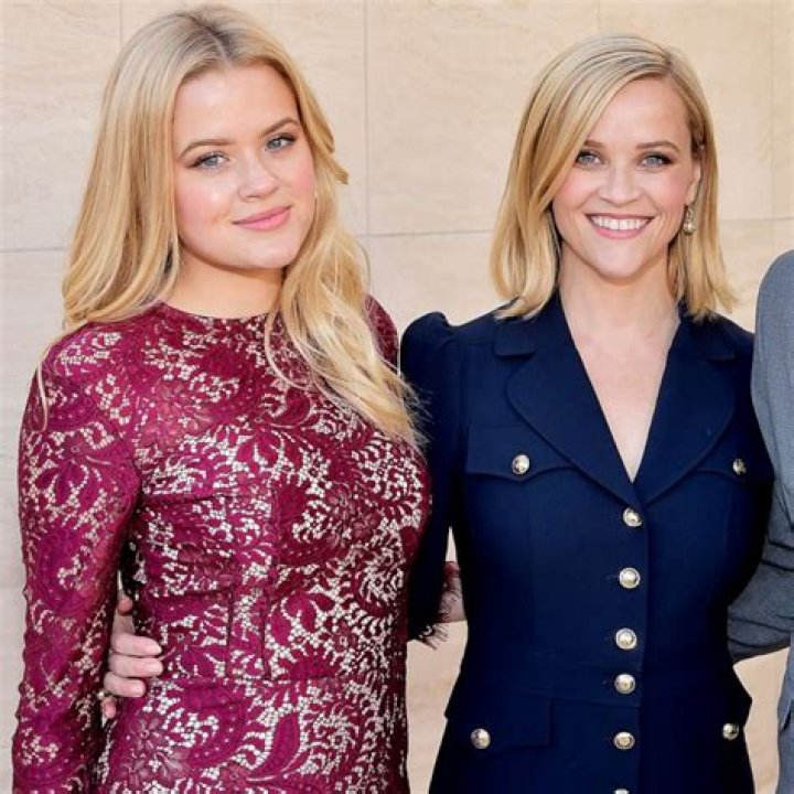 Reese Witherspoon and Her Daughter Are Twins in Matching Holiday Sweaters