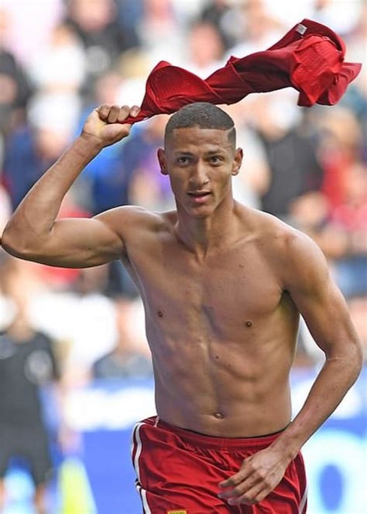 Richarlison Height, Weight, Age, Girlfriend, Family, Facts, Biography