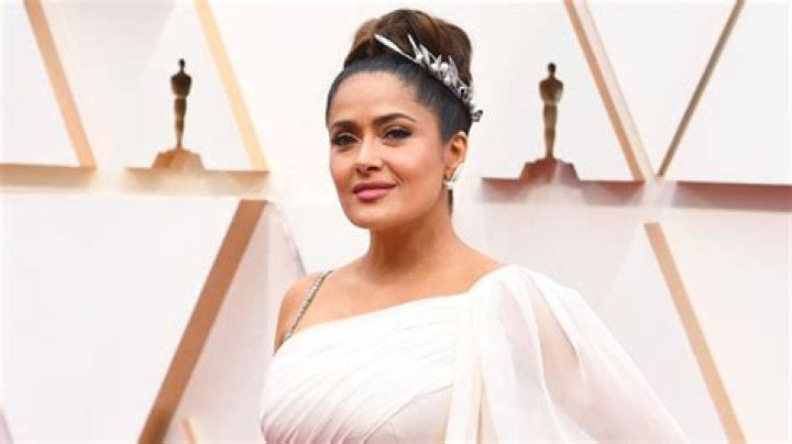 Salma Hayek Wears Bathing Suit Doing Handstand On Vacation: Photos – Hollywood Life