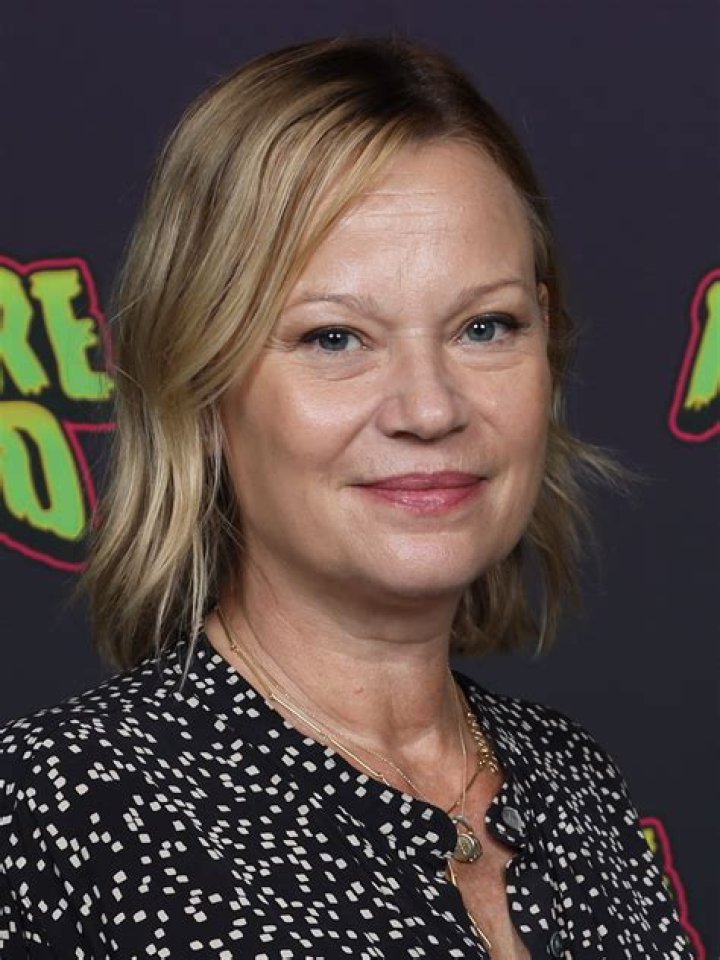 Samantha Mathis - Bio, Age, Wiki, Facts and Family