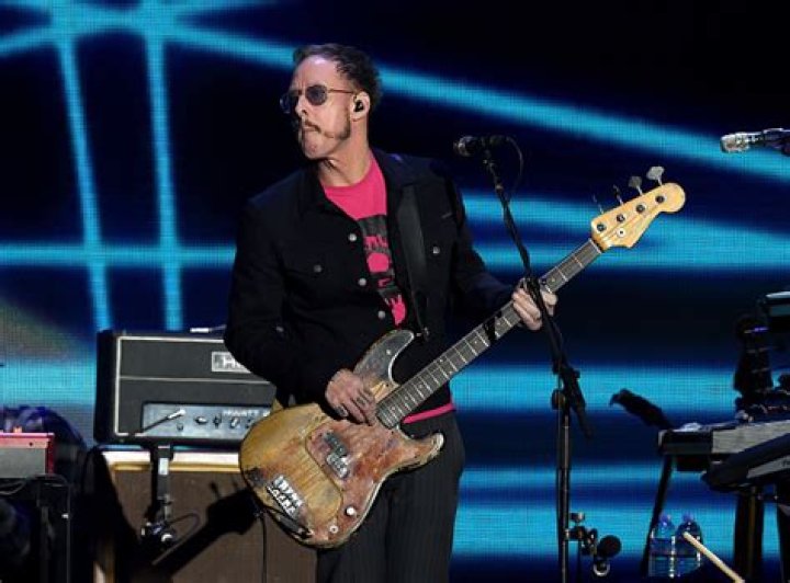 Scott Shriner Net Worth | Celebrity Net Worth